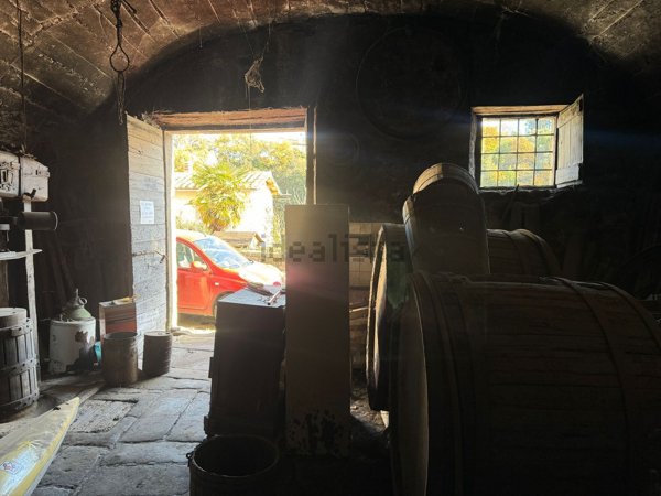 locale di sgombero in vendita a Viterbo in zona Centro Città