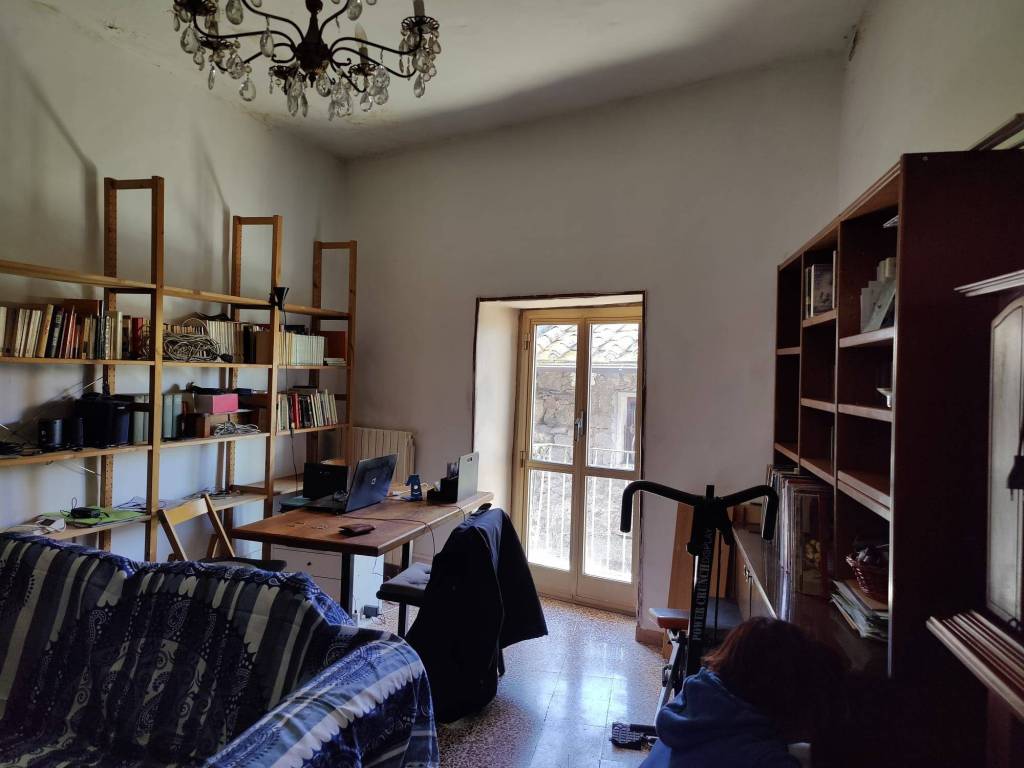 casa indipendente in vendita a Viterbo in zona Tobia
