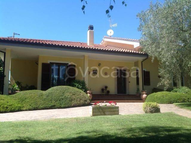 casa indipendente in vendita a Viterbo