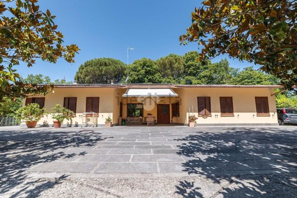 casa indipendente in vendita a Viterbo in zona Centro Città