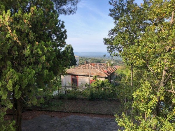 appartamento in vendita a Viterbo in zona San Martino al Cimino