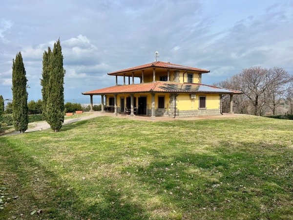 casa indipendente in vendita a Viterbo