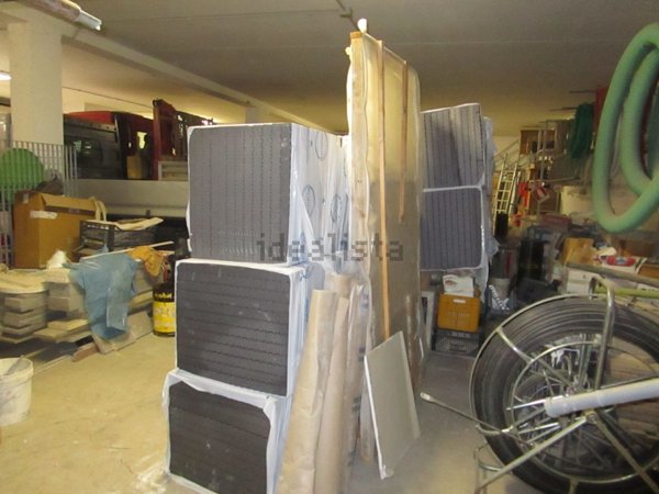 locale di sgombero in vendita a Viterbo