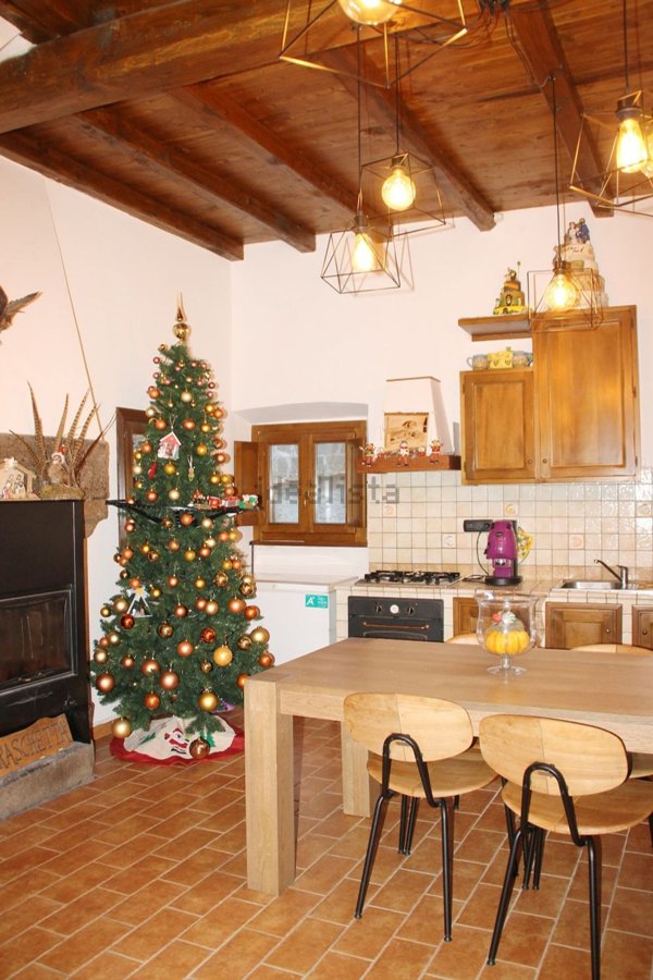 casa indipendente in vendita a Viterbo in zona Bagnaia