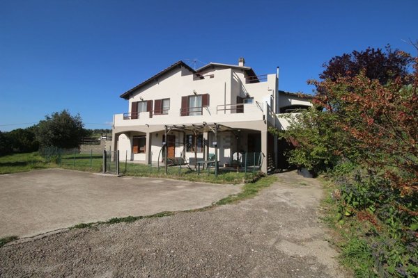 casa indipendente in vendita a Viterbo in zona Monterazzano