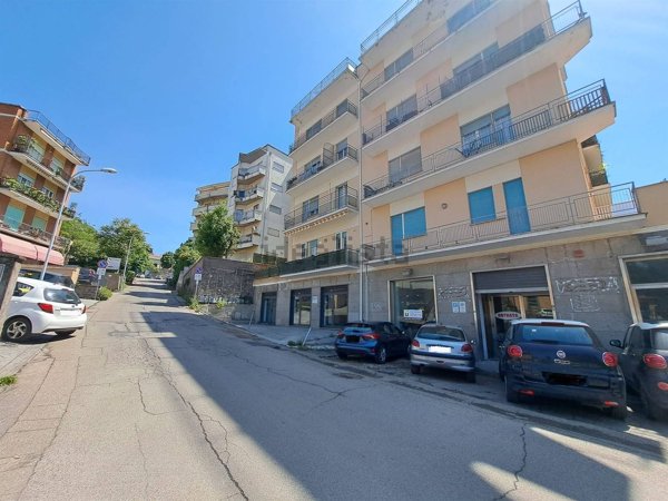 locale commerciale in vendita a Viterbo