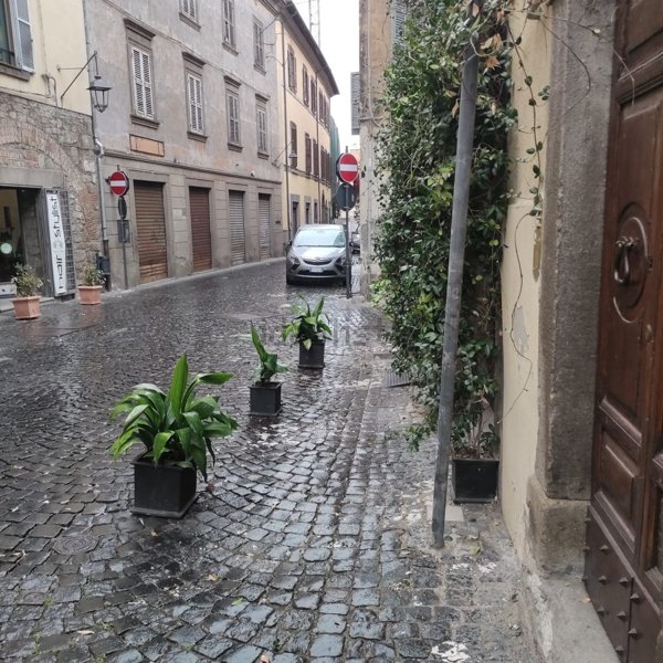 locale commerciale in vendita a Viterbo