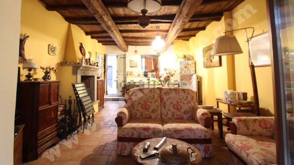 appartamento in vendita a Viterbo in zona Roccalvecce