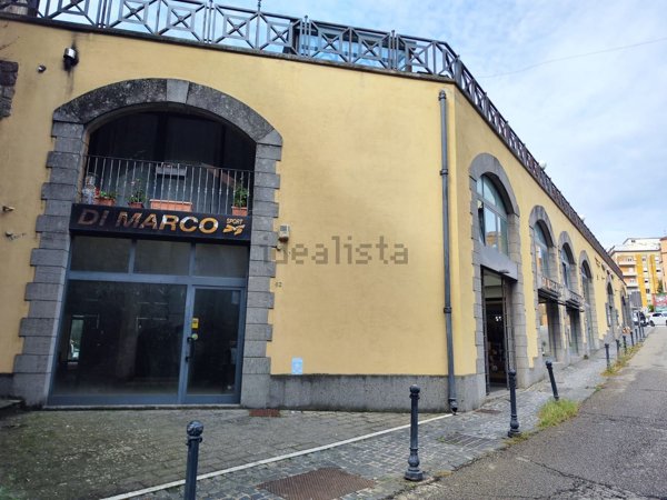 locale commerciale in vendita a Viterbo