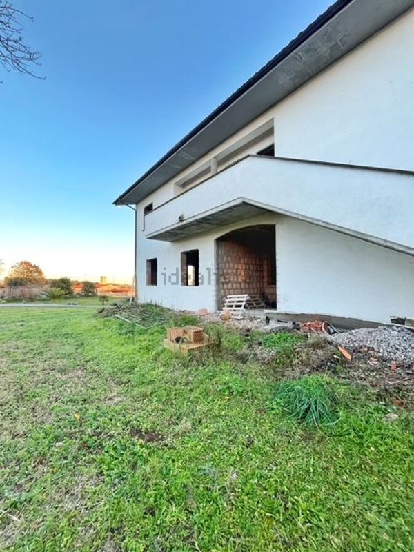 casa indipendente in vendita a Viterbo in zona Fastello