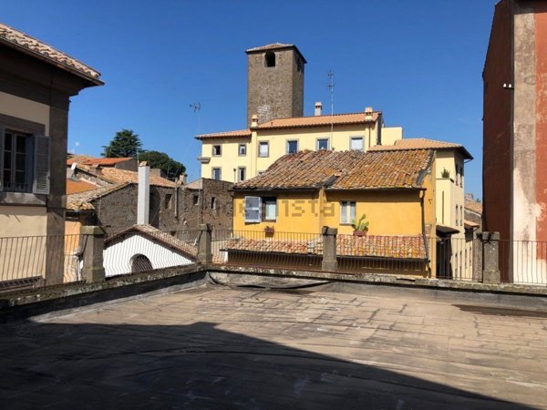 locale commerciale in vendita a Viterbo in zona Centro Città