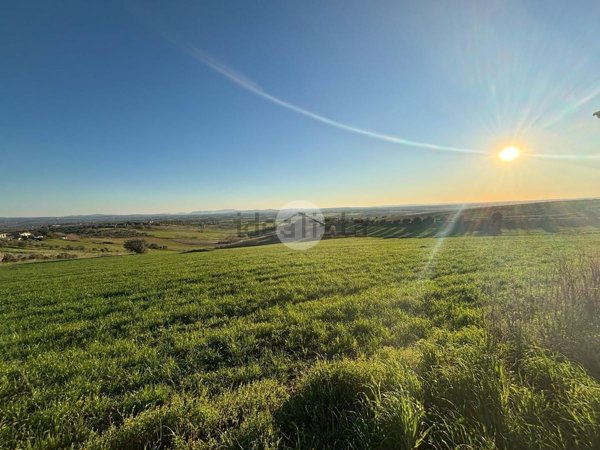 locale di sgombero in vendita a Viterbo in zona Monterazzano