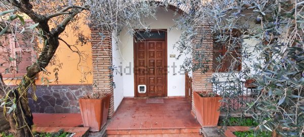 casa indipendente in vendita a Viterbo in zona San Martino al Cimino
