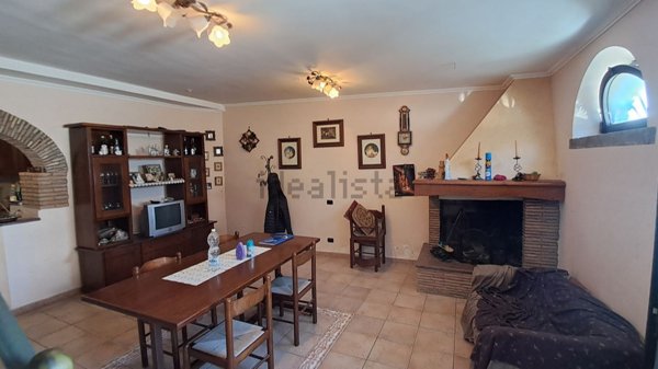 casa indipendente in vendita a Viterbo in zona Fastello