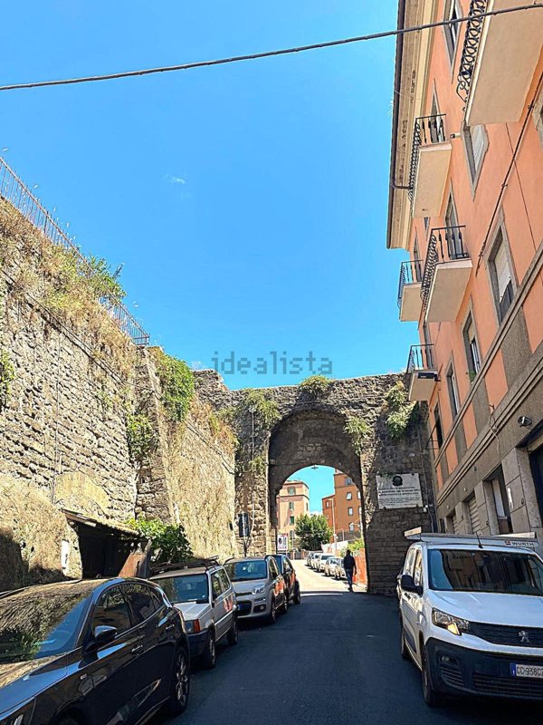 locale di sgombero in vendita a Viterbo in zona Centro Città