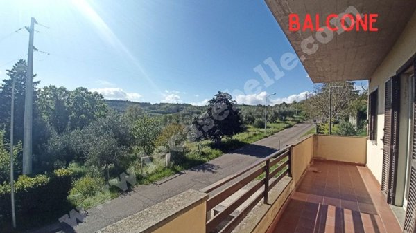 appartamento in vendita a Viterbo in zona Roccalvecce