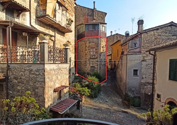 appartamento in vendita a Viterbo in zona Roccalvecce