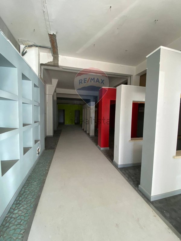 locale commerciale in vendita a Viterbo in zona Centro Città