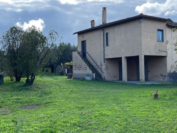 casa indipendente in vendita a Viterbo