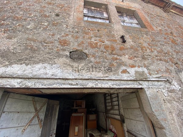 locale di sgombero in vendita a Viterbo in zona Bagnaia