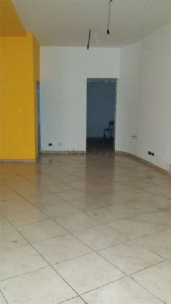 locale commerciale in vendita a Viterbo in zona Centro Città