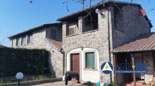 casa indipendente in vendita a Viterbo
