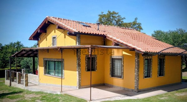 casa indipendente in vendita a Viterbo