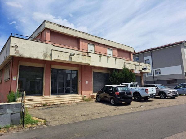 locale commerciale in vendita a Viterbo