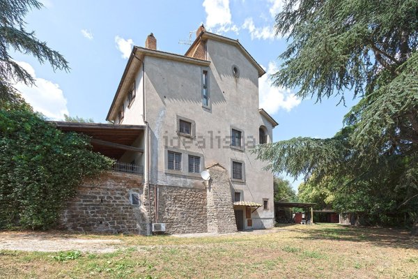 casa indipendente in vendita a Viterbo in zona Centro Città