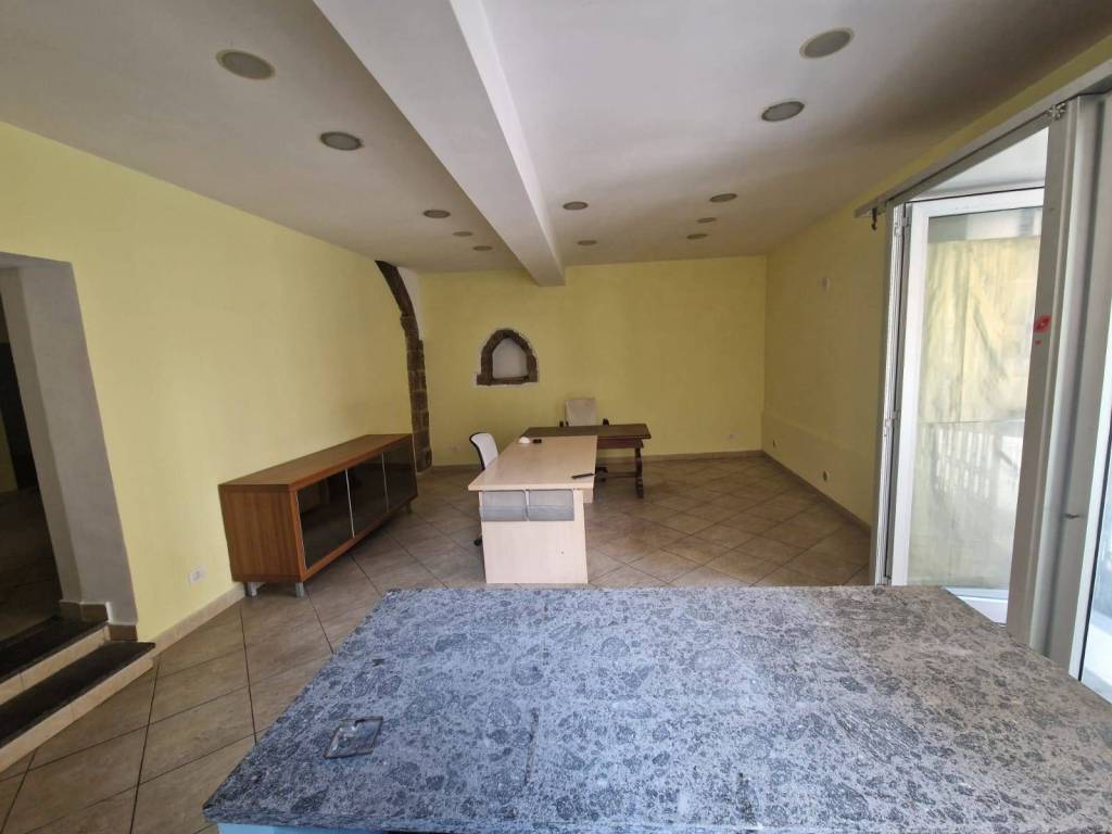 locale commerciale in vendita a Viterbo in zona Centro Città