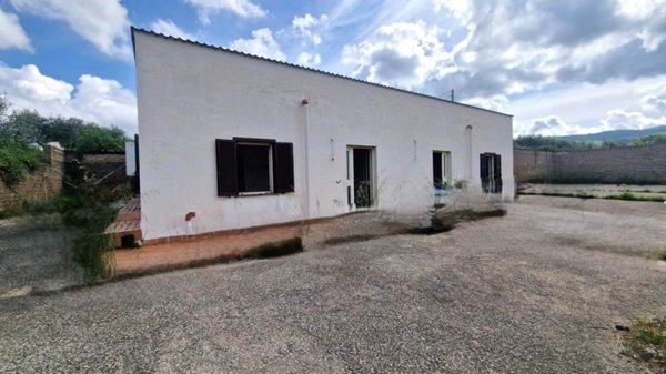 appartamento in vendita a Viterbo in zona Tobia