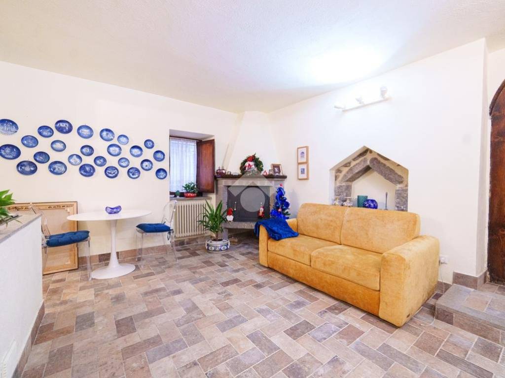 casa indipendente in vendita a Viterbo in zona Centro Città