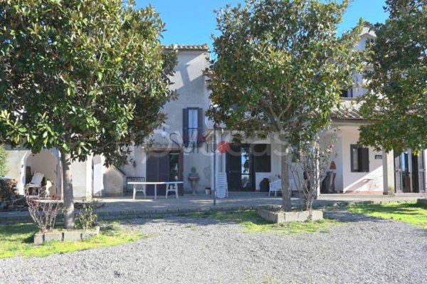 casa indipendente in vendita a Viterbo in zona San Martino al Cimino