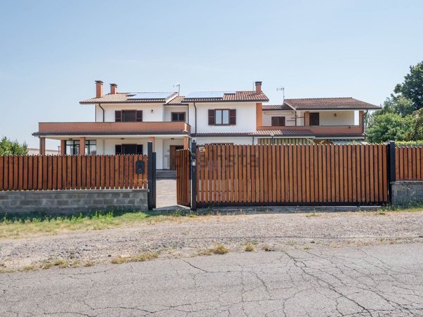 casa indipendente in vendita a Viterbo in zona Bagnaia