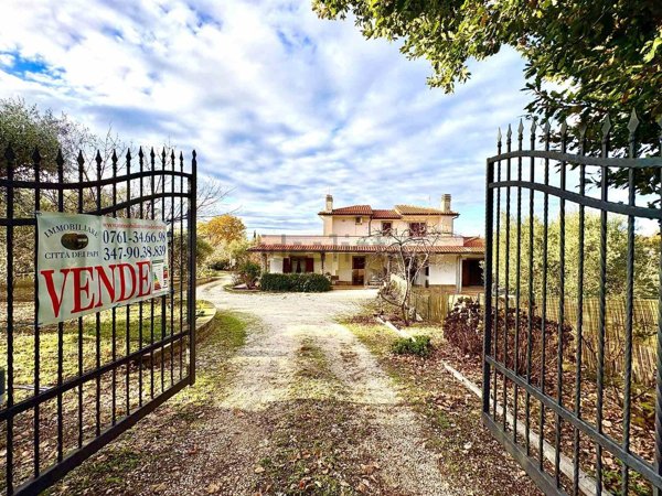 casa indipendente in vendita a Viterbo