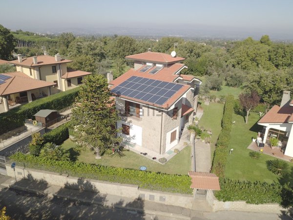 casa indipendente in vendita a Viterbo in zona Bagnaia