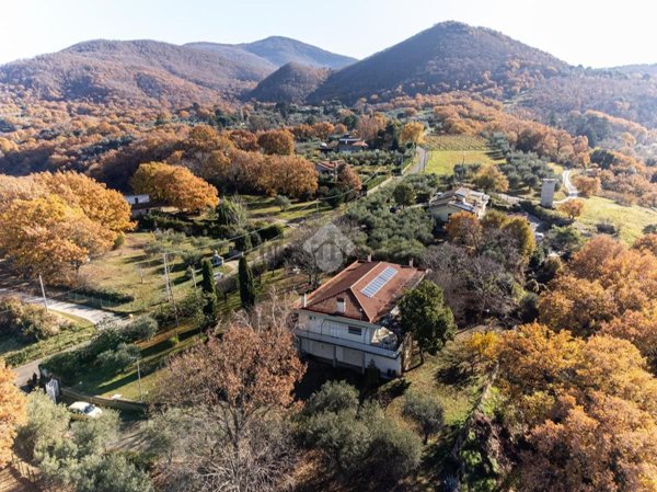casa indipendente in vendita a Viterbo in zona Bagnaia