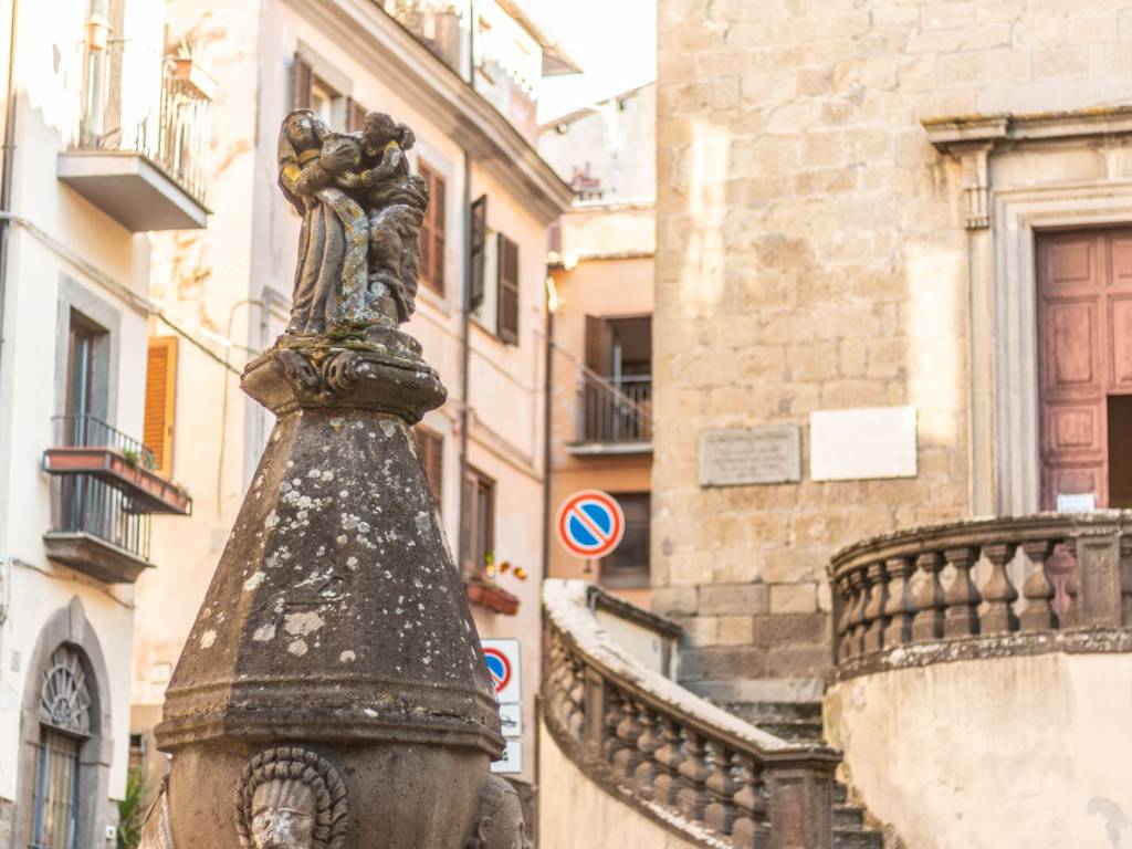 casa indipendente in vendita a Viterbo in zona Centro Città
