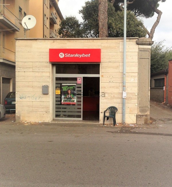 locale commerciale in vendita a Viterbo
