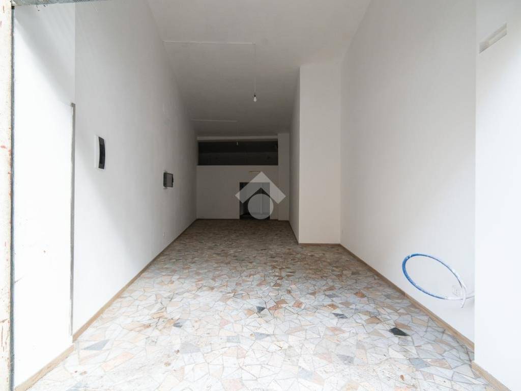 negozio in vendita a Viterbo in zona Bagnaia