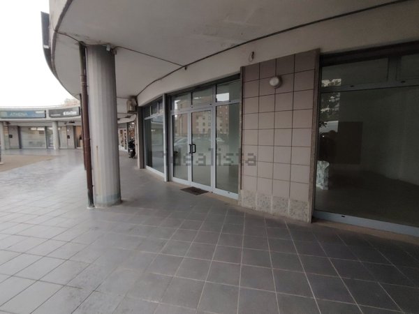 locale commerciale in vendita a Viterbo