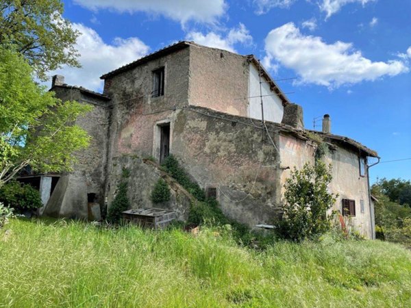 casa indipendente in vendita a Viterbo in zona Campolungo