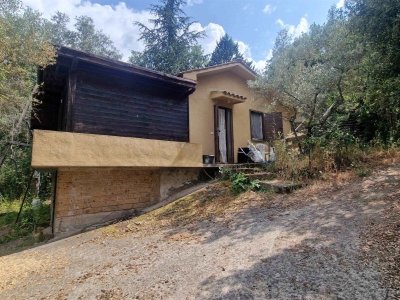 casa indipendente in vendita a Viterbo in zona Tobia