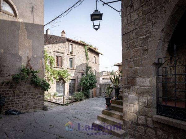 casa indipendente in vendita a Viterbo
