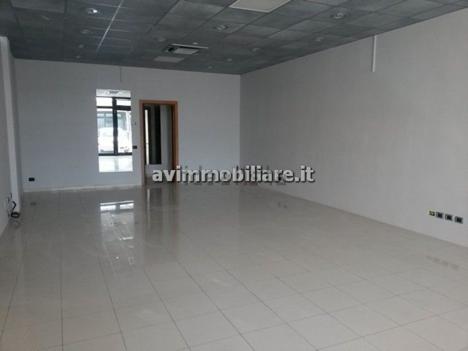 locale commerciale in vendita a Viterbo