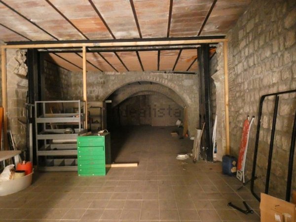 locale di sgombero in vendita a Viterbo
