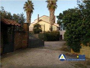 casa indipendente in vendita a Viterbo