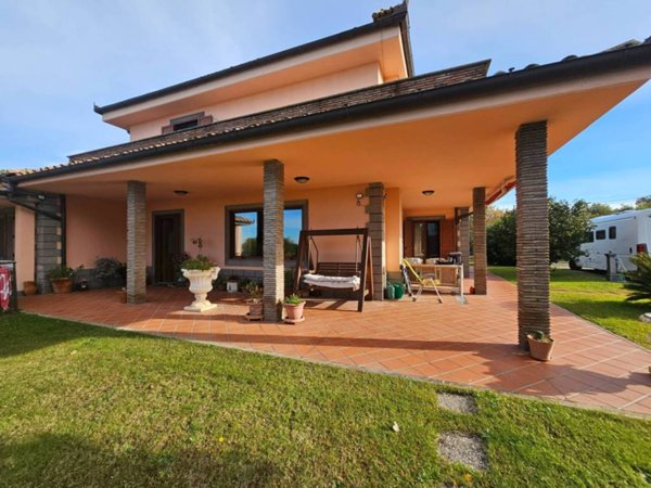 casa indipendente in vendita a Viterbo in zona San Martino al Cimino