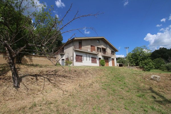 casa indipendente in vendita a Viterbo