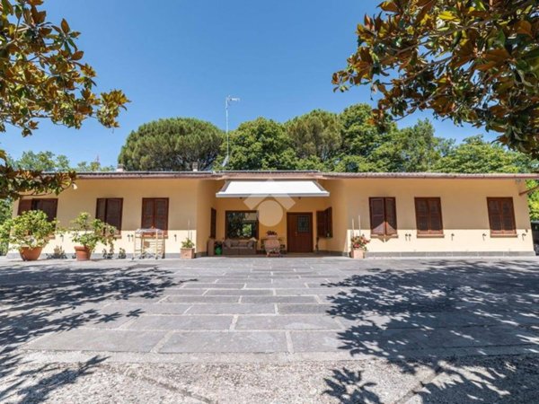 casa indipendente in vendita a Viterbo in zona San Martino al Cimino